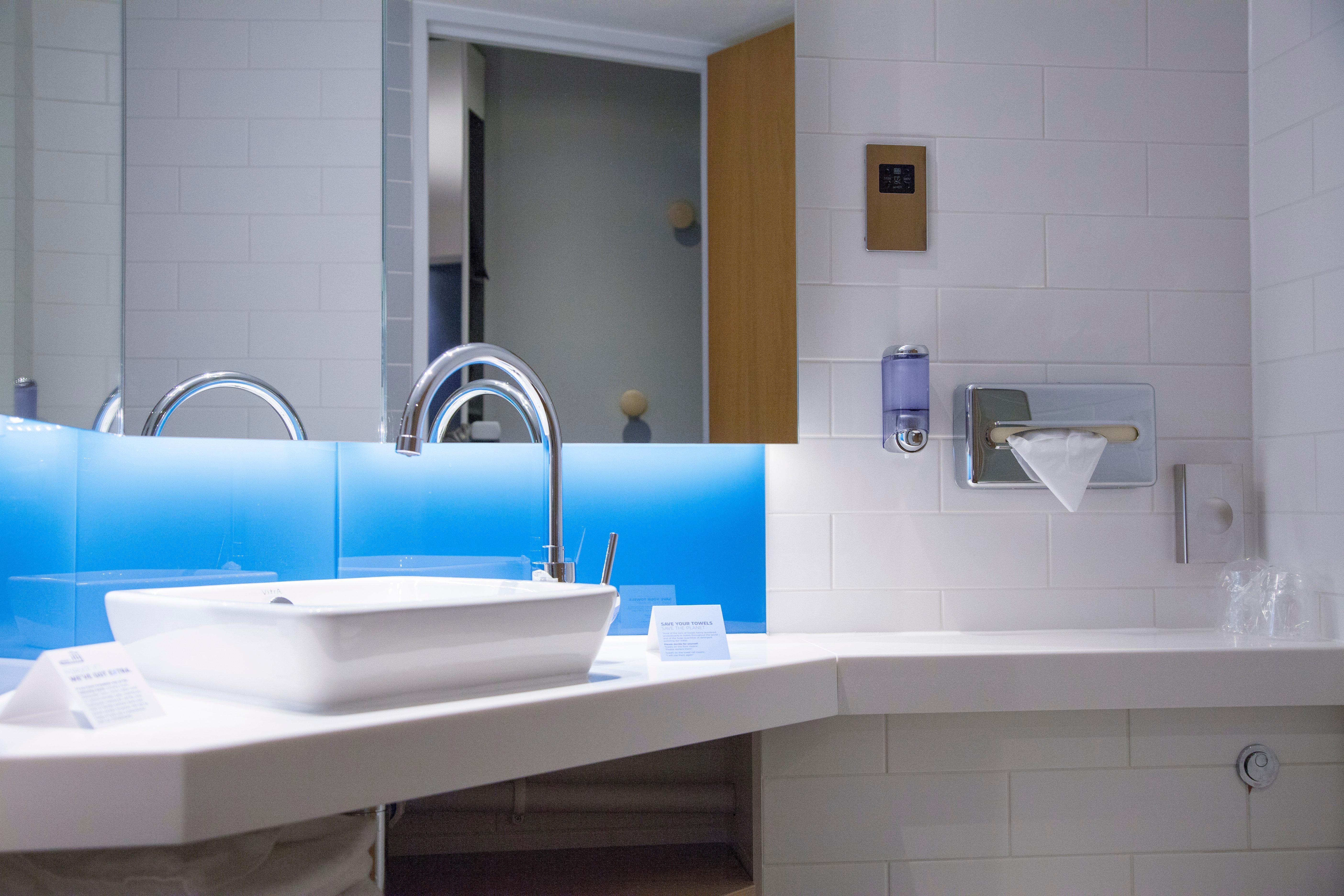 Holiday Inn Express Cardiff Bay By Ihg Экстерьер фото