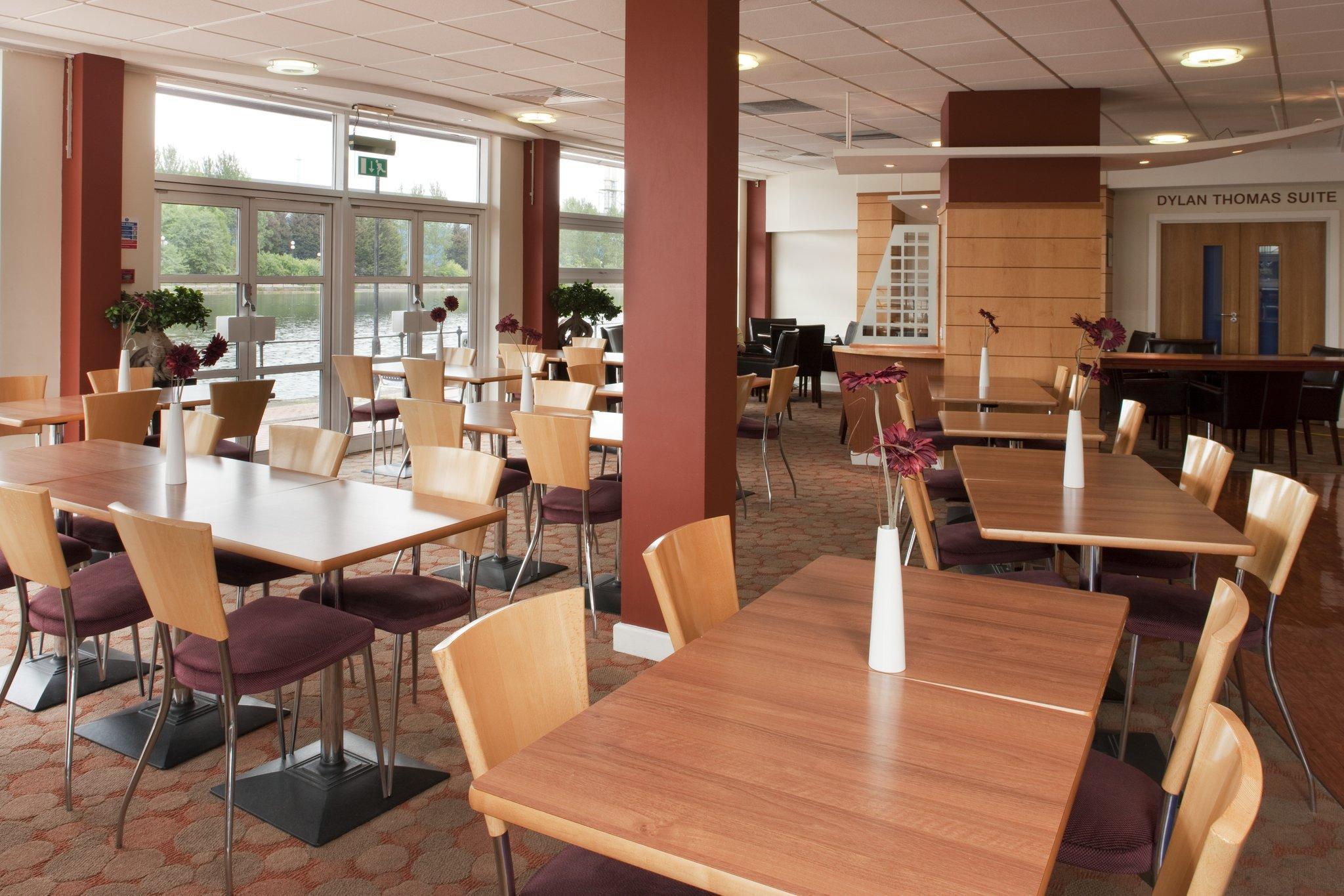 Holiday Inn Express Cardiff Bay By Ihg Экстерьер фото