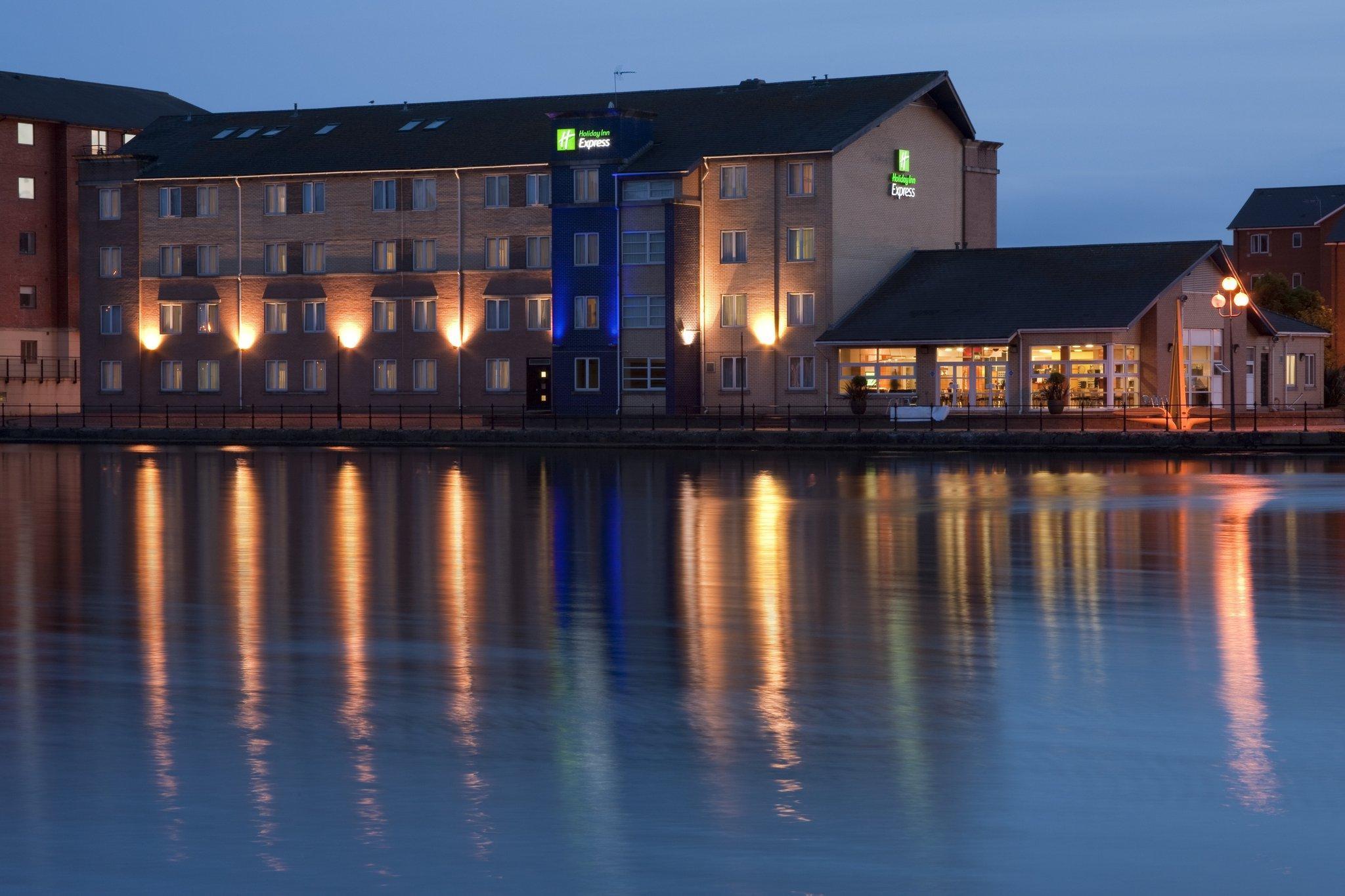 Holiday Inn Express Cardiff Bay By Ihg Экстерьер фото