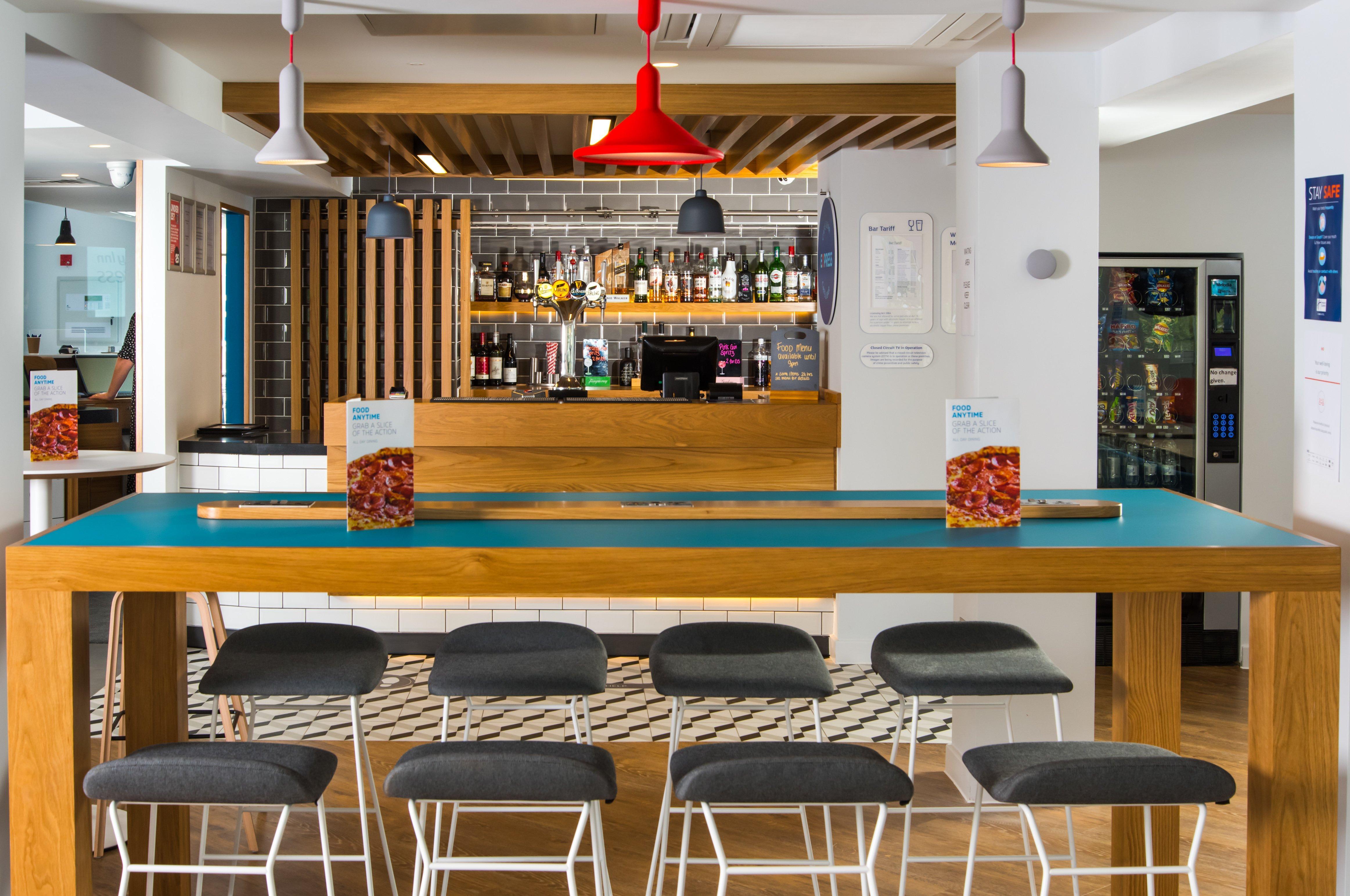 Holiday Inn Express Cardiff Bay By Ihg Экстерьер фото